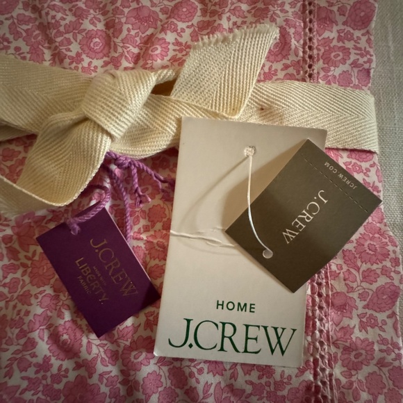 J Crew LIMITED-EDITION SET-OF-FOUR PLACEMATS IN LIBERTY® PRINTS- NWT - Picture 2 of 4